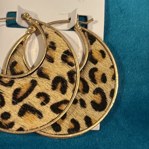 🎉❤️ NEW Angelina Leather Leopard Earrings - Picture 3 of 5